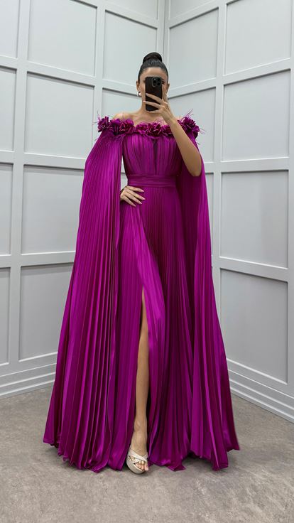 Fuşya Göğsü Ve Omuzları Gül Detay Tüylü Pliseli Elbise