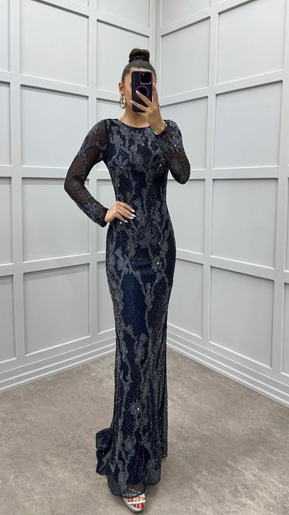 Abito da sera su misura con dettagli color antracite