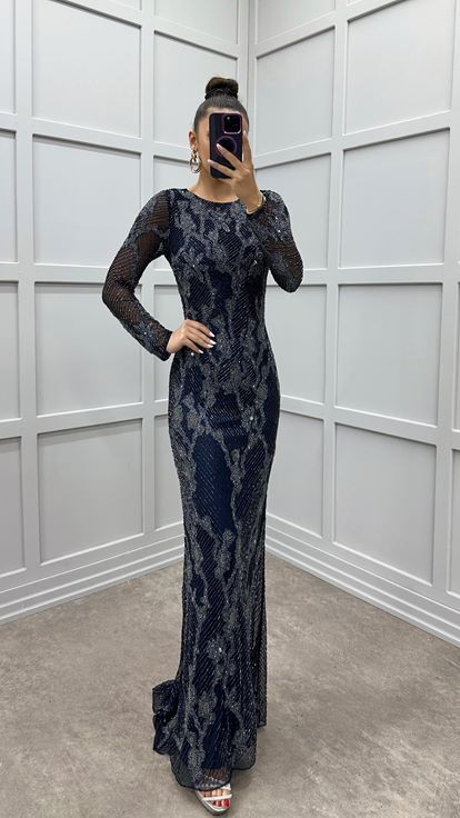 Abito da sera su misura con dettagli color antracite