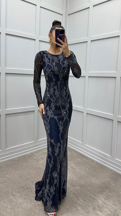 Abito da sera su misura con dettagli color antracite