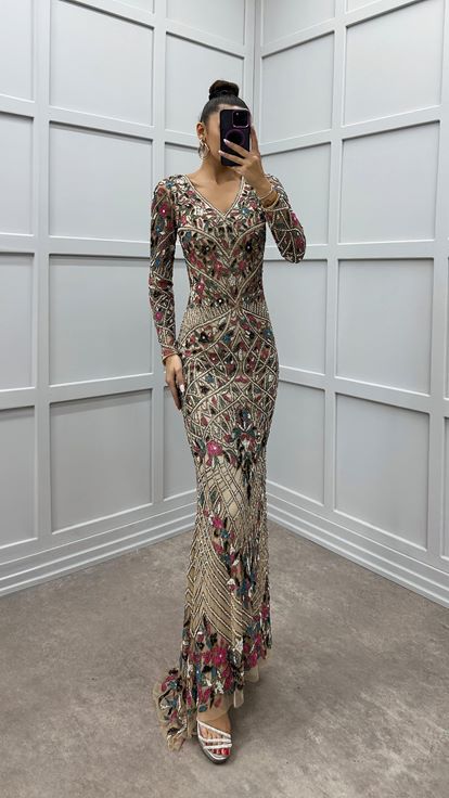 Pembe V Yaka İşleme Detay Özel Tasarım Abiye Elbise