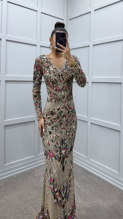 Pembe V Yaka İşleme Detay Özel Tasarım Abiye Elbise