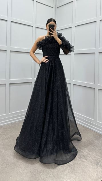 Abito da sera con volant a manica singola nero