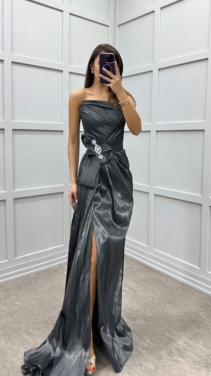 Siyah Straplez Beli Fiyonk Taşlı Abiye