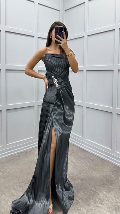 Siyah Straplez Beli Fiyonk Taşlı Abiye