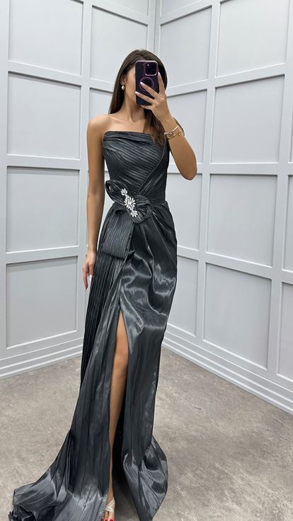 Siyah Straplez Beli Fiyonk Taşlı Abiye