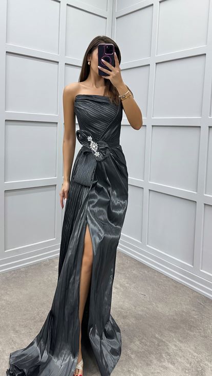 Siyah Straplez Beli Fiyonk Taşlı Abiye