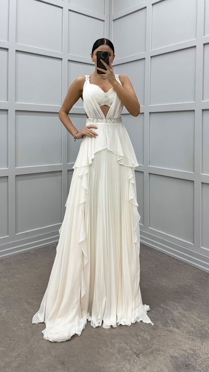 Beyaz Bel Ve Sırt Detay Pliseli Abiye