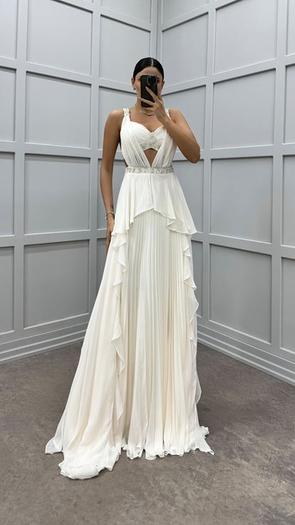 Beyaz Bel Ve Sırt Detay Pliseli Abiye