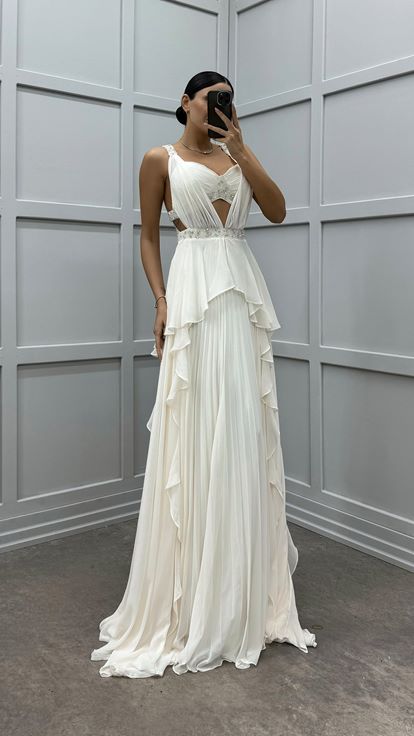 Beyaz Bel Ve Sırt Detay Pliseli Abiye