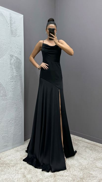 Schwarzes, plissiertes Abendkleid mit Seilträgern