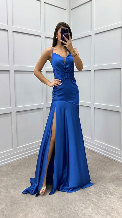 Abito da sera in raso con dettagli in vita e cinturino in corda Saks