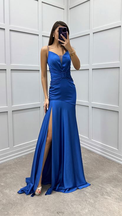 Abito da sera in raso con dettagli in vita e cinturino in corda Saks