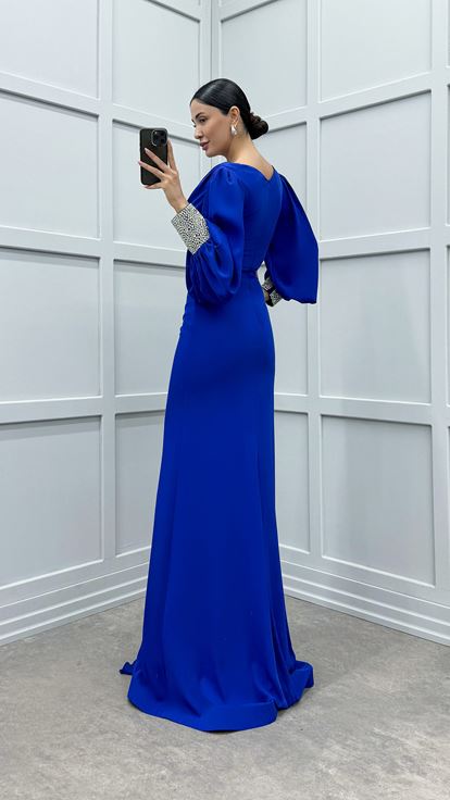 فستان سهرة مطرز بأكمام بالون من ساكس