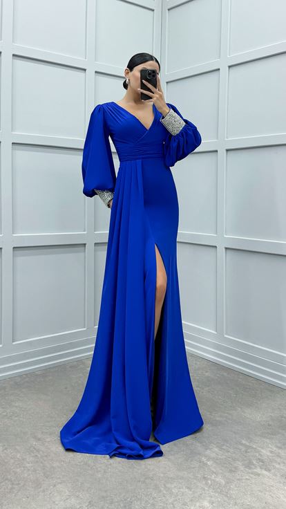 فستان سهرة مطرز بأكمام بالون من ساكس