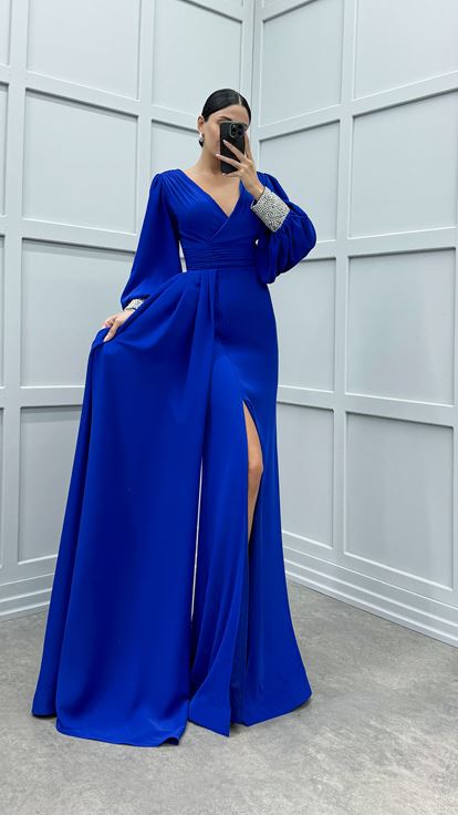 فستان سهرة مطرز بأكمام بالون من ساكس