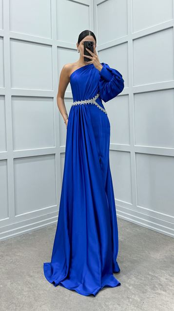 Abito Saks monospalla con design in pietra