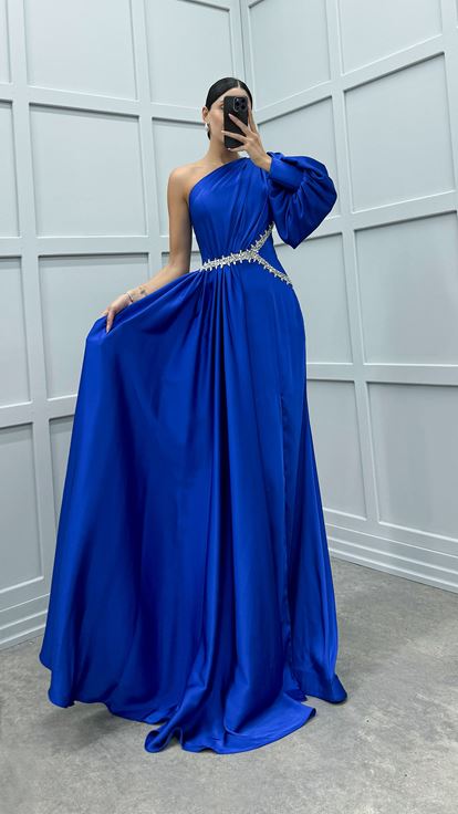 Saks Tek Omuz Beli Taşlı Tasarım Elbise