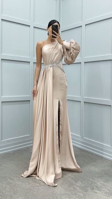 Bej Tek Omuz Beli Taşlı Tasarım Elbise