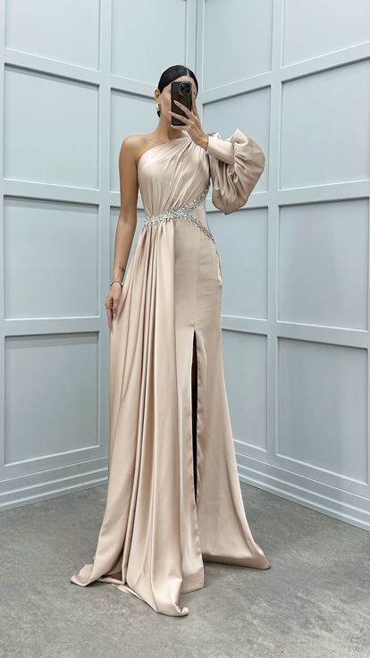 Bej Tek Omuz Beli Taşlı Tasarım Elbise