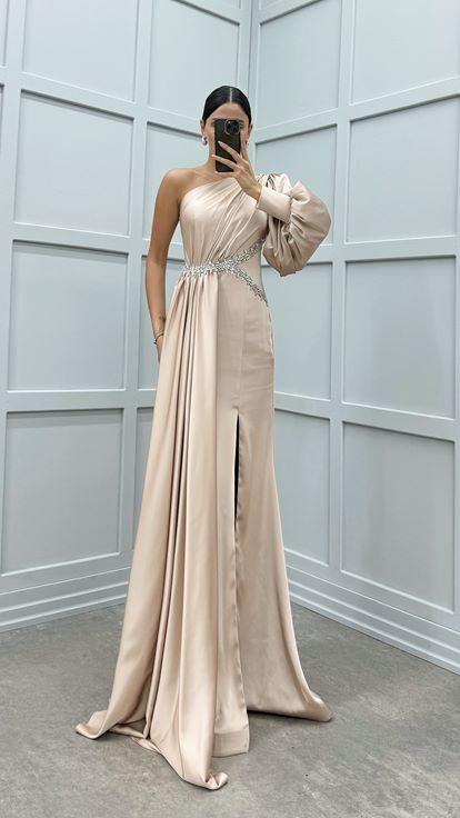 Bej Tek Omuz Beli Taşlı Tasarım Elbise