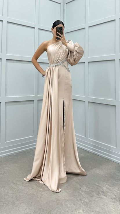 Bej Tek Omuz Beli Taşlı Tasarım Elbise