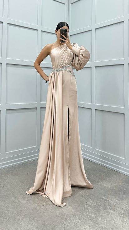 Bej Tek Omuz Beli Taşlı Tasarım Elbise