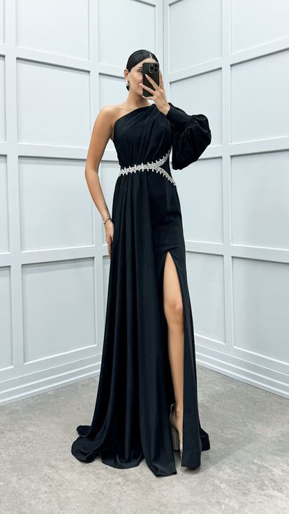 Siyah Tek Omuz Beli Taşlı Tasarım Elbise