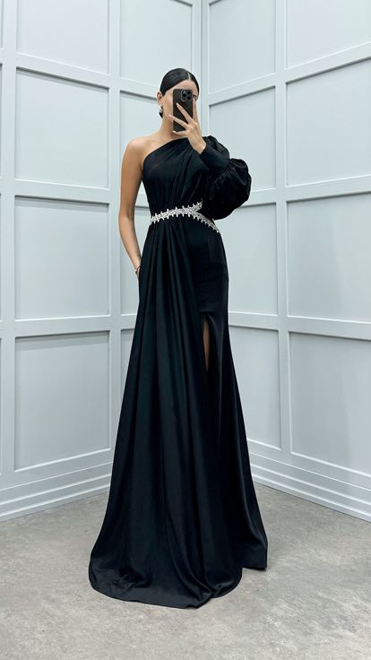 Siyah Tek Omuz Beli Taşlı Tasarım Elbise