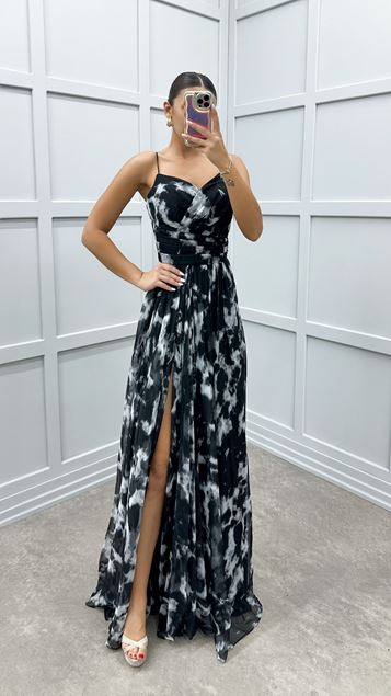 Vestido con diseño estampado y correa de cuerda negra