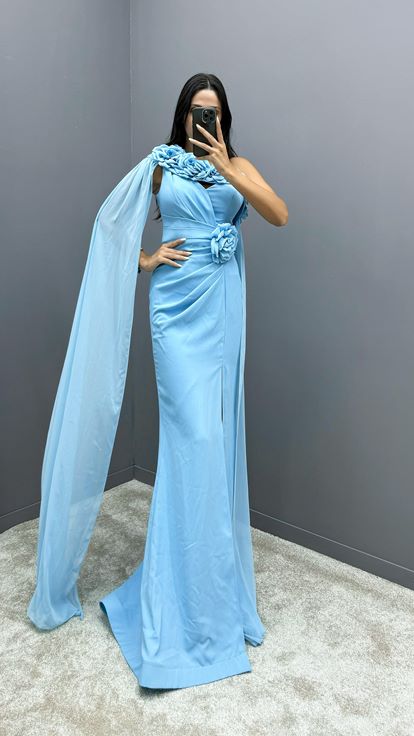 Bebe Mavisi Tek Omuz Gül Detay Pelerinli Tasarım Elbise