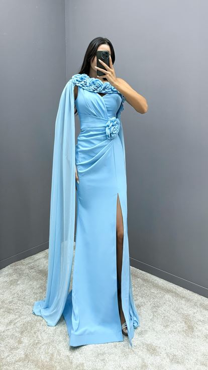 Bebe Mavisi Tek Omuz Gül Detay Pelerinli Tasarım Elbise