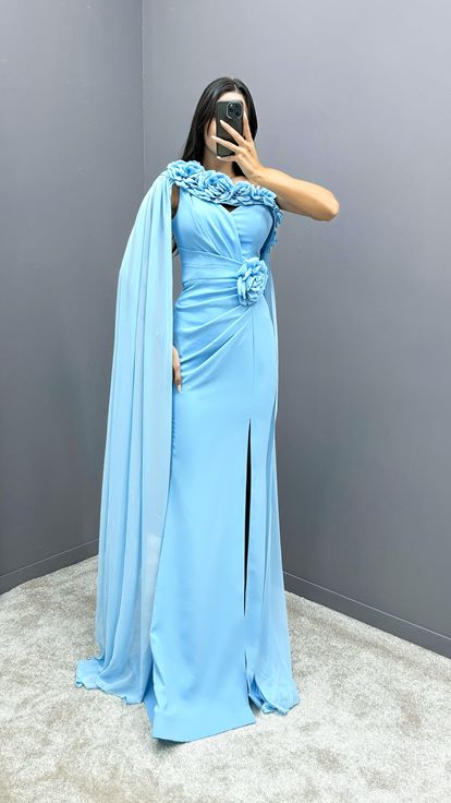 Bebe Mavisi Tek Omuz Gül Detay Pelerinli Tasarım Elbise