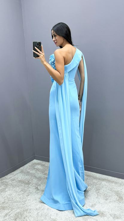 Bebe Mavisi Tek Omuz Gül Detay Pelerinli Tasarım Elbise