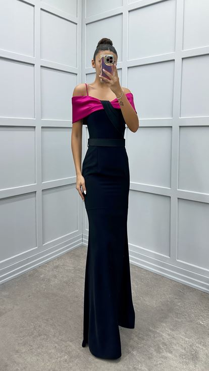 Vestido de tirantes con detalle en el busto