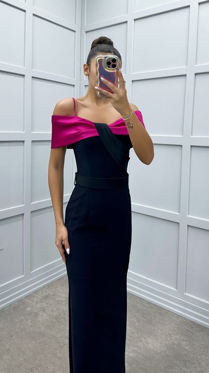 Vestido de tirantes con detalle en el busto