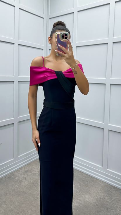 Vestido de tirantes con detalle en el busto