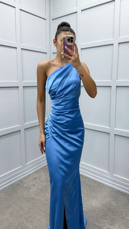 Bebe Mavisi Tek Omuz Bel Detay Yırtmaçlı Saten Elbise