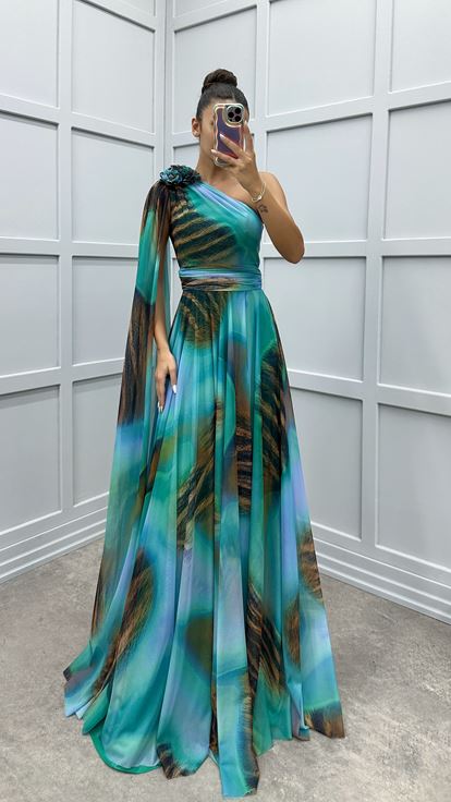 فستان أخضر نعناعي بكتف واحد بتصميم مزين بالزهور