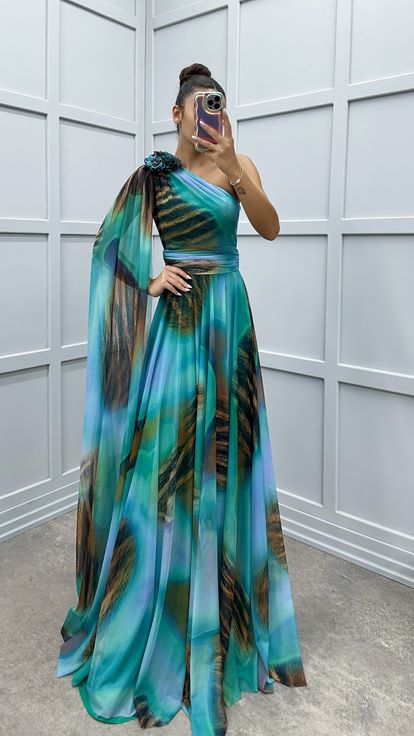 فستان أخضر نعناعي بكتف واحد بتصميم مزين بالزهور