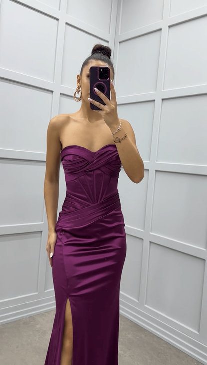 Mürdüm Straplez Yırtmaçlı Saten Abiye Elbise