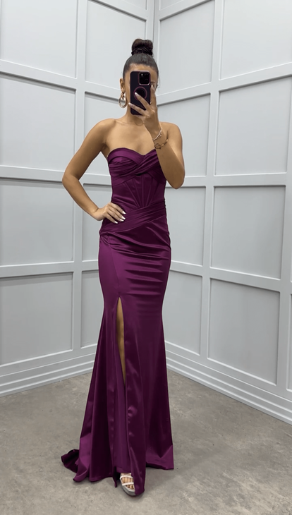 Mürdüm Straplez Yırtmaçlı Saten Abiye Elbise