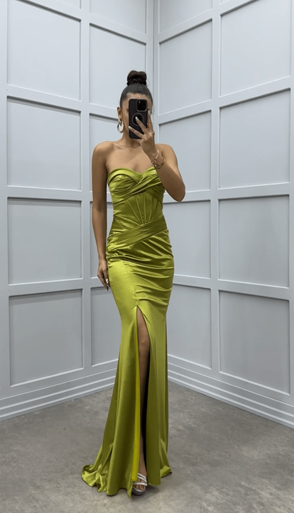 Sarı Straplez Yırtmaçlı Saten Abiye Elbise