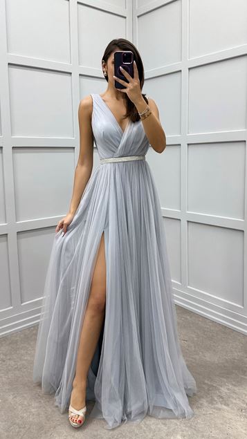 Abito in tulle con design ricamato in vita doppio petto grigio sul petto