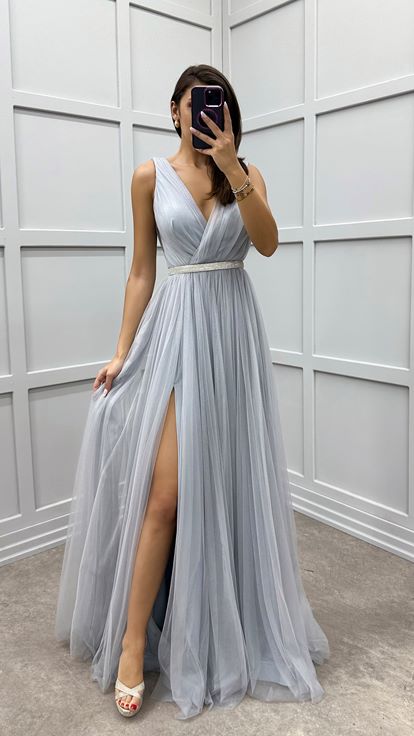 Abito in tulle con design ricamato in vita doppio petto grigio sul petto