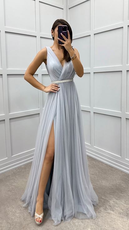 Abito in tulle con design ricamato in vita doppio petto grigio sul petto