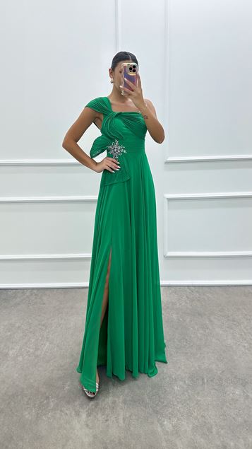 Grünes drapiertes Kleid mit One-Shoulder-Broschendetail