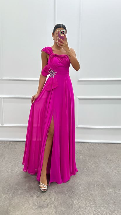 Abito fucsia monospalla con dettaglio a spilla e design drappeggiato 