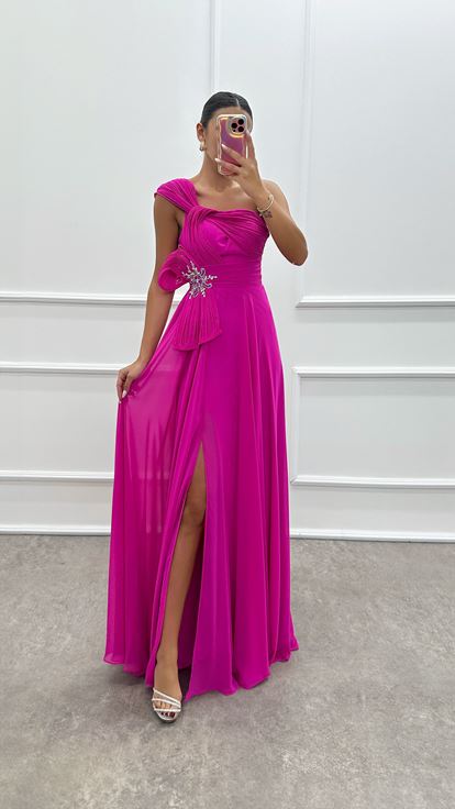 Abito fucsia monospalla con dettaglio a spilla e design drappeggiato 