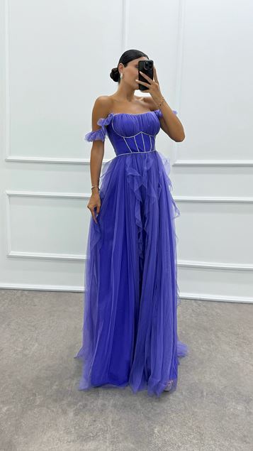 Vestido de tul con diseño de detalle de hombros lila